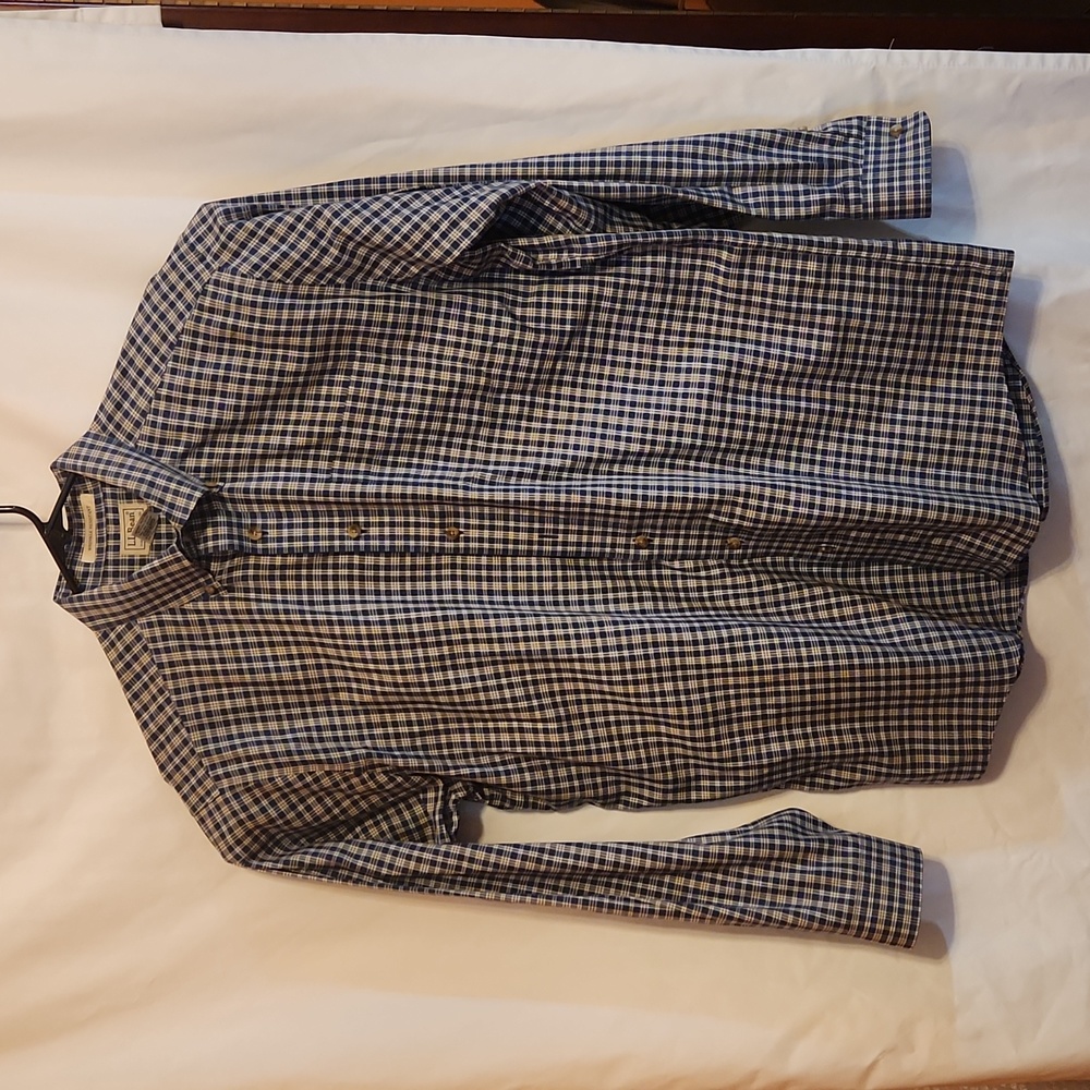 LL Bean Men's Long Sleeve Button Down shirt